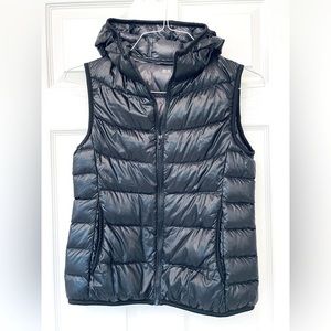 Uniqlo ultra-lite down vest with hood, women’s size Small